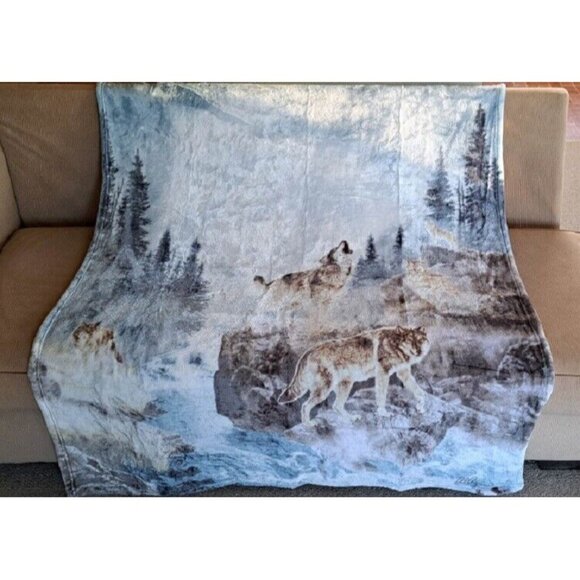New Wolf Moon Spirit Plush Throw Blanket Al Agnew Outdoor Creek Pack Wolves NIP - Picture 1 of 3